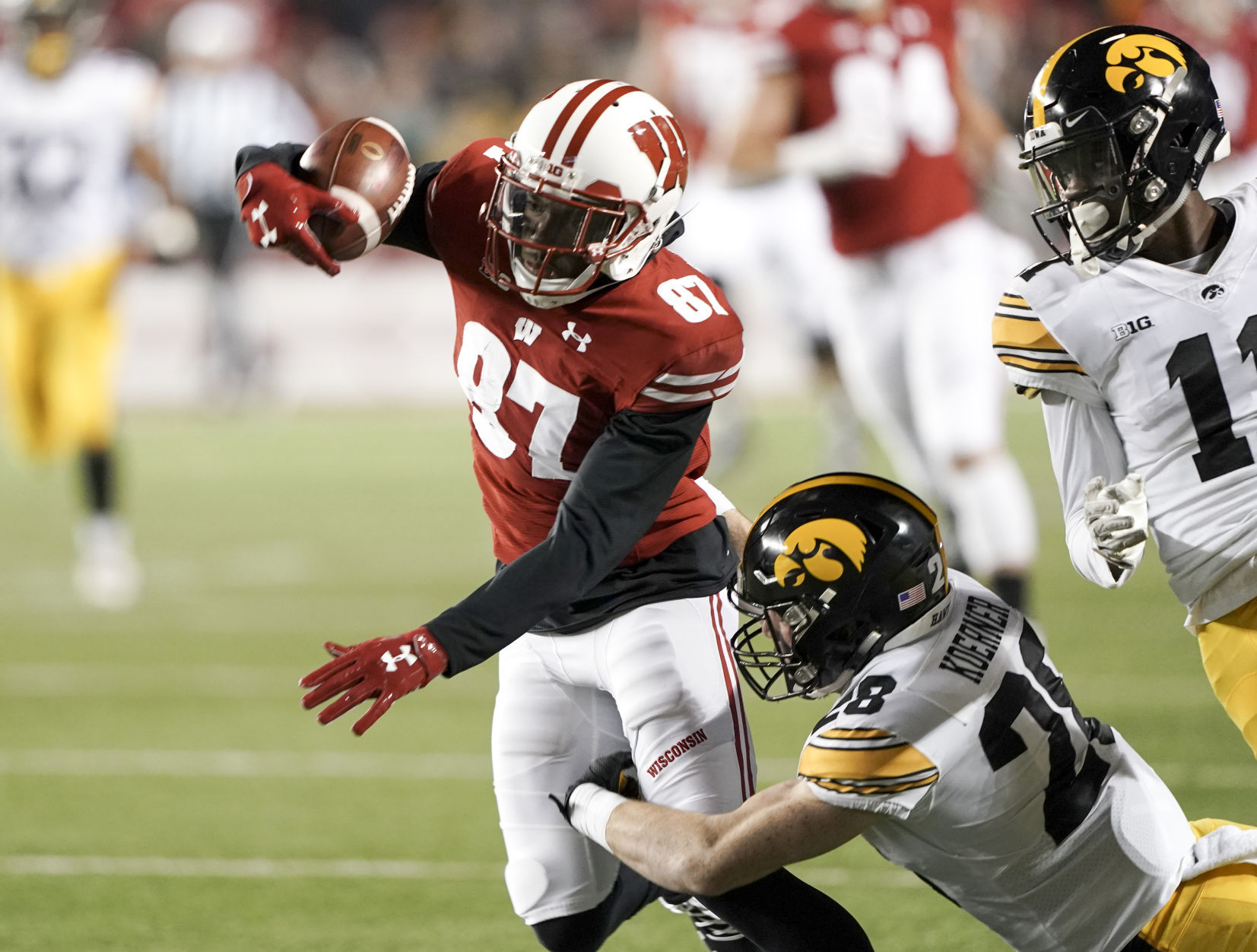 Badgers 24, Hawkeyes 22
